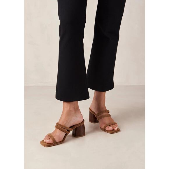 Alohas Brown Suede Block Heel Sandals Slides Size 37 EU / US 6.5 - Picture 1 of 10